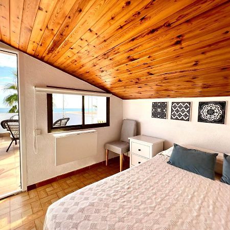 House In Front Of The Beach With Sea View Cambrils Eksteriør billede