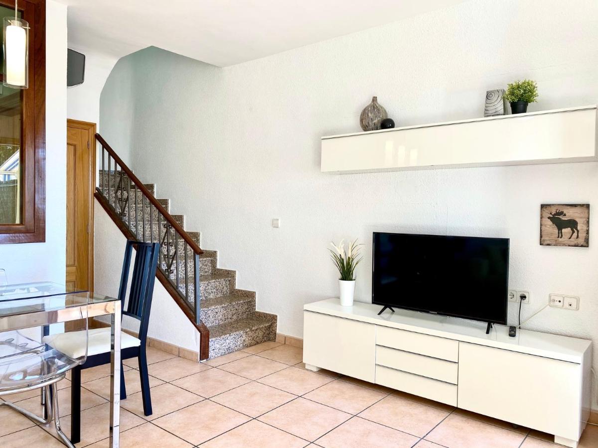 House In Front Of The Beach With Sea View Cambrils Eksteriør billede